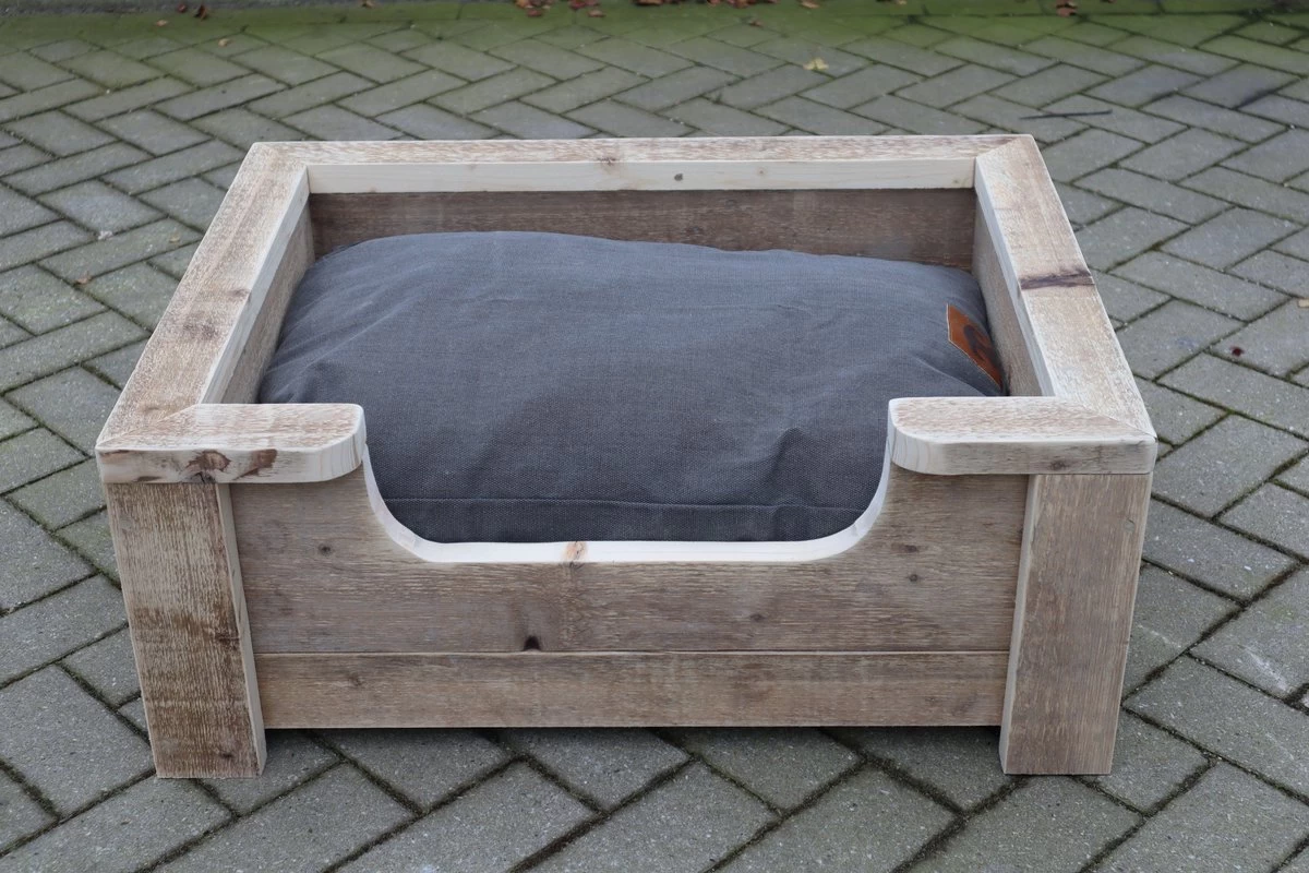 Houten Hondenmand Floki Van Gebruikt Steigerhout Inclusief Antraciet Kussen 80x60x30 Cm